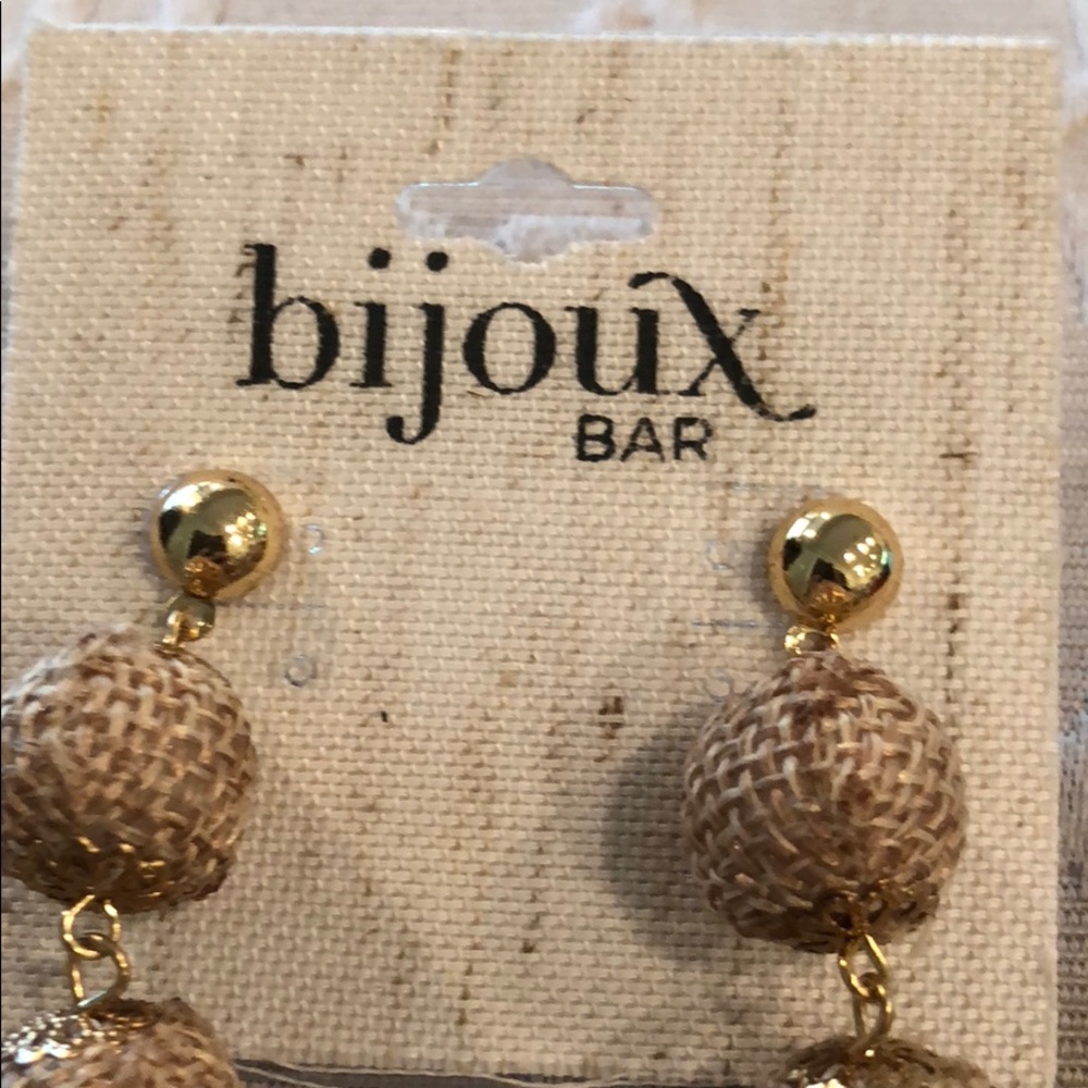 Beautiful neutral tone post drop earrings - Picture 3 of 6
